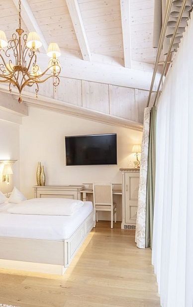 Der-Laerchenhof_Juniorsuite-de-Luxe-Landhaus (1) Sommer